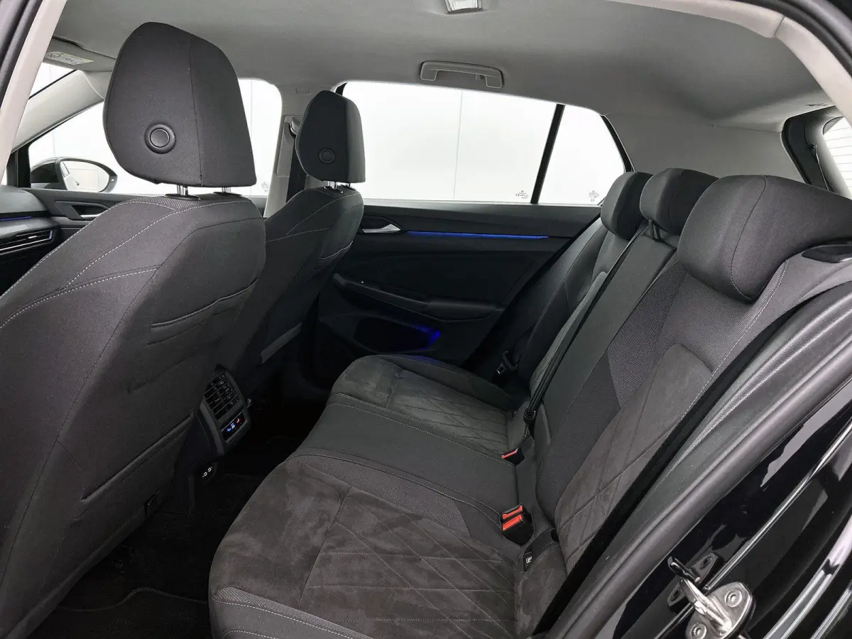 1.4 eHybrid Style | APPLE CARPLAY | ANDROID AUTO | ACHTERUITRIJCAMERA | STOELVERWARMING | STUURVERWARMING | SFEERVERLICHTING | IQ LIGHT VOOR | LICHTMETALEN VELGEN | COMFORT STOELEN | DAB RAD