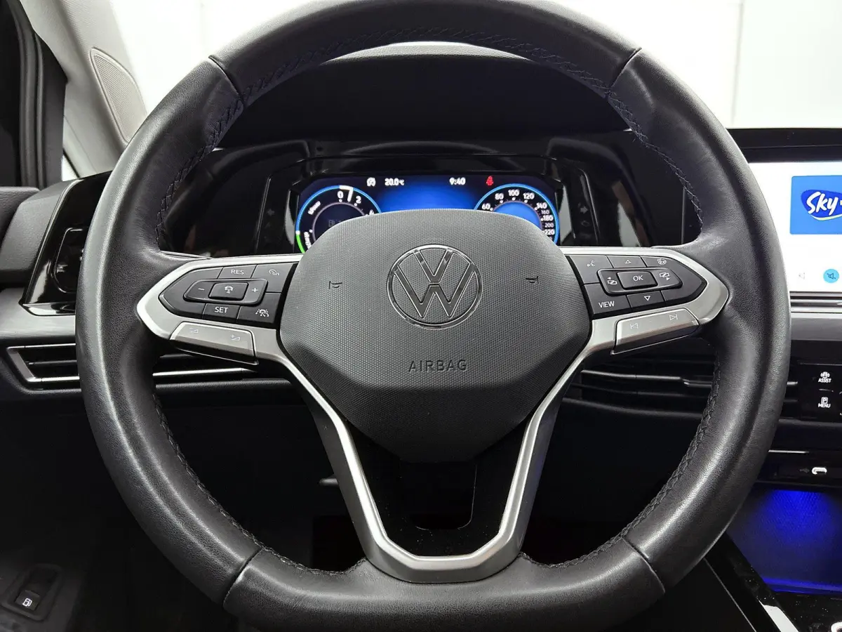 1.4 eHybrid Style | APPLE CARPLAY | ANDROID AUTO | ACHTERUITRIJCAMERA | STOELVERWARMING | STUURVERWARMING | SFEERVERLICHTING | IQ LIGHT VOOR | LICHTMETALEN VELGEN | COMFORT STOELEN | DAB RAD