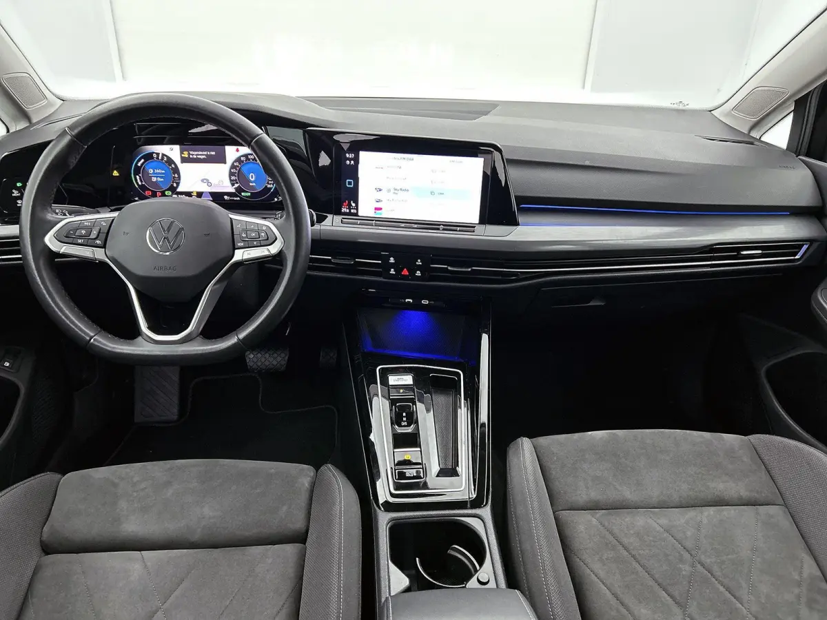 1.4 eHybrid Style | APPLE CARPLAY | ANDROID AUTO | ACHTERUITRIJCAMERA | STOELVERWARMING | STUURVERWARMING | SFEERVERLICHTING | IQ LIGHT VOOR | LICHTMETALEN VELGEN | COMFORT STOELEN | DAB RAD