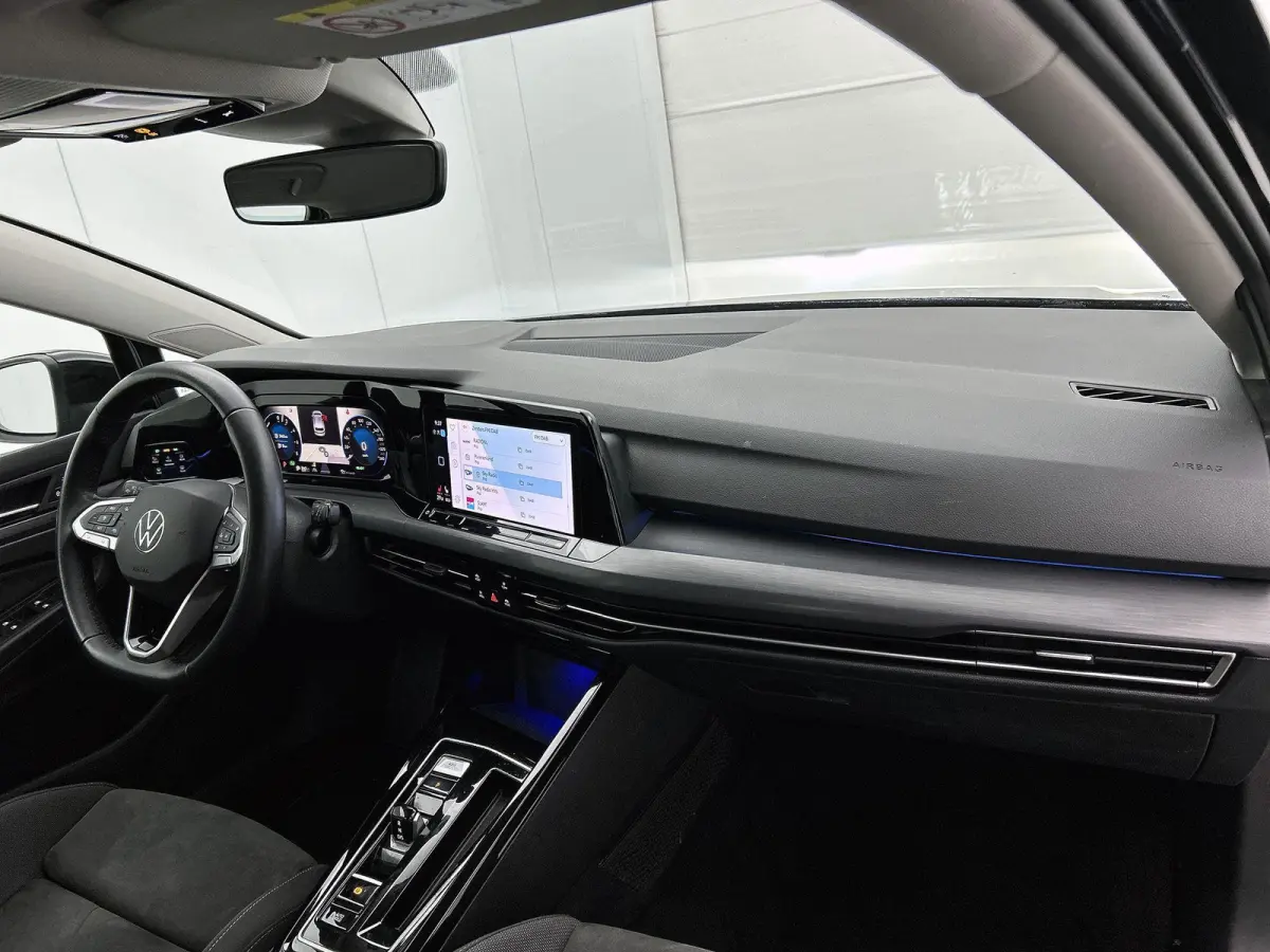 1.4 eHybrid Style | APPLE CARPLAY | ANDROID AUTO | ACHTERUITRIJCAMERA | STOELVERWARMING | STUURVERWARMING | SFEERVERLICHTING | IQ LIGHT VOOR | LICHTMETALEN VELGEN | COMFORT STOELEN | DAB RAD