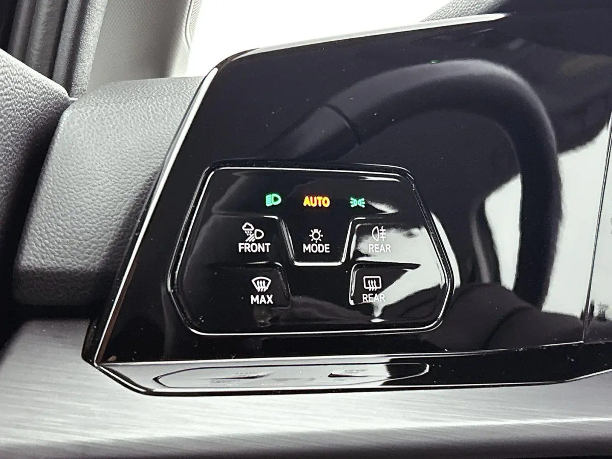 1.4 eHybrid Style | APPLE CARPLAY | ANDROID AUTO | ACHTERUITRIJCAMERA | STOELVERWARMING | STUURVERWARMING | SFEERVERLICHTING | IQ LIGHT VOOR | LICHTMETALEN VELGEN | COMFORT STOELEN | DAB RAD