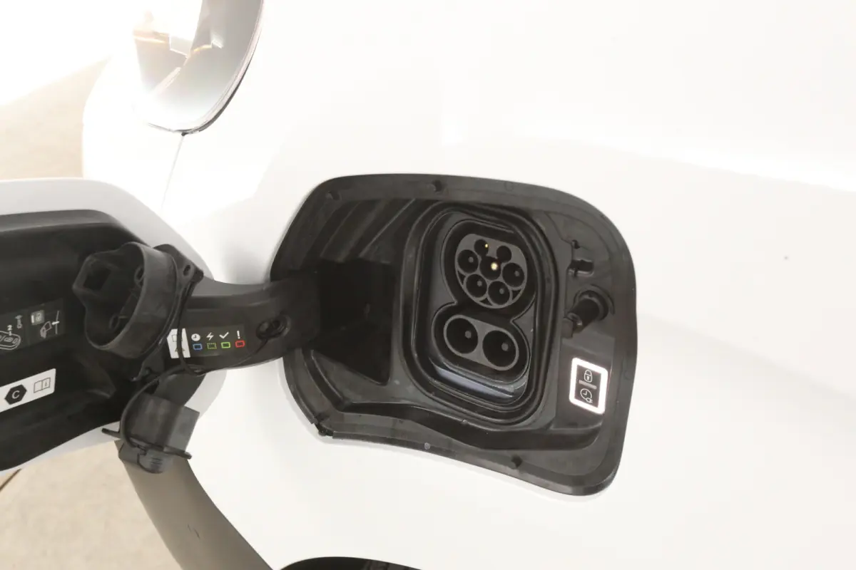 75 kWh L3H1 Long Range | Snelladen | SOH 94% | Airco | Cruise | 3 Zits | Carplay | Parkeersens.