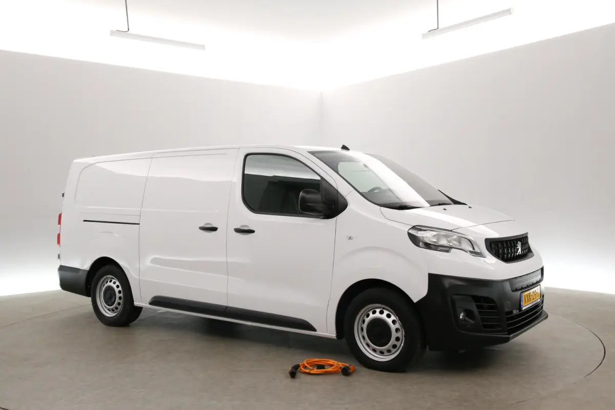Elektrisch 75 kWh L3H1 Long Range | Snelladen | SOH 94% | Airco | Cruise | 3 Zits | Carplay | Parkeersens.