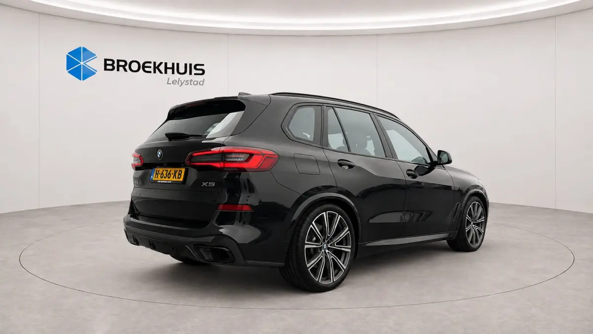 XDRIVE45E 394PK HIGH EXECUTIVE M-SPORT AUTOMAAT / NAVI / LEDER / LASER-LED / CLIMA / 22" LMV / KEYLESS / CAMERA / LUCHTVERING / HARMAN KARDON / ADAPT. CRUISECONTROL / WINTERPAKKET !!