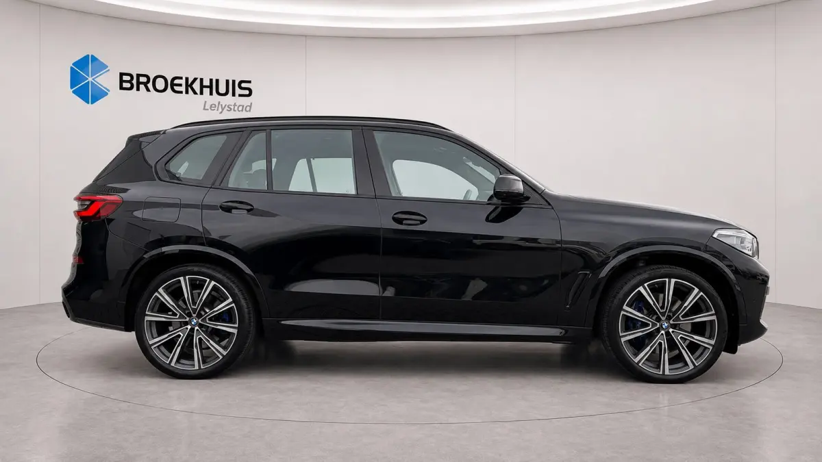 XDRIVE45E 394PK HIGH EXECUTIVE M-SPORT AUTOMAAT / NAVI / LEDER / LASER-LED / CLIMA / 22" LMV / KEYLESS / CAMERA / LUCHTVERING / HARMAN KARDON / ADAPT. CRUISECONTROL / WINTERPAKKET !!
