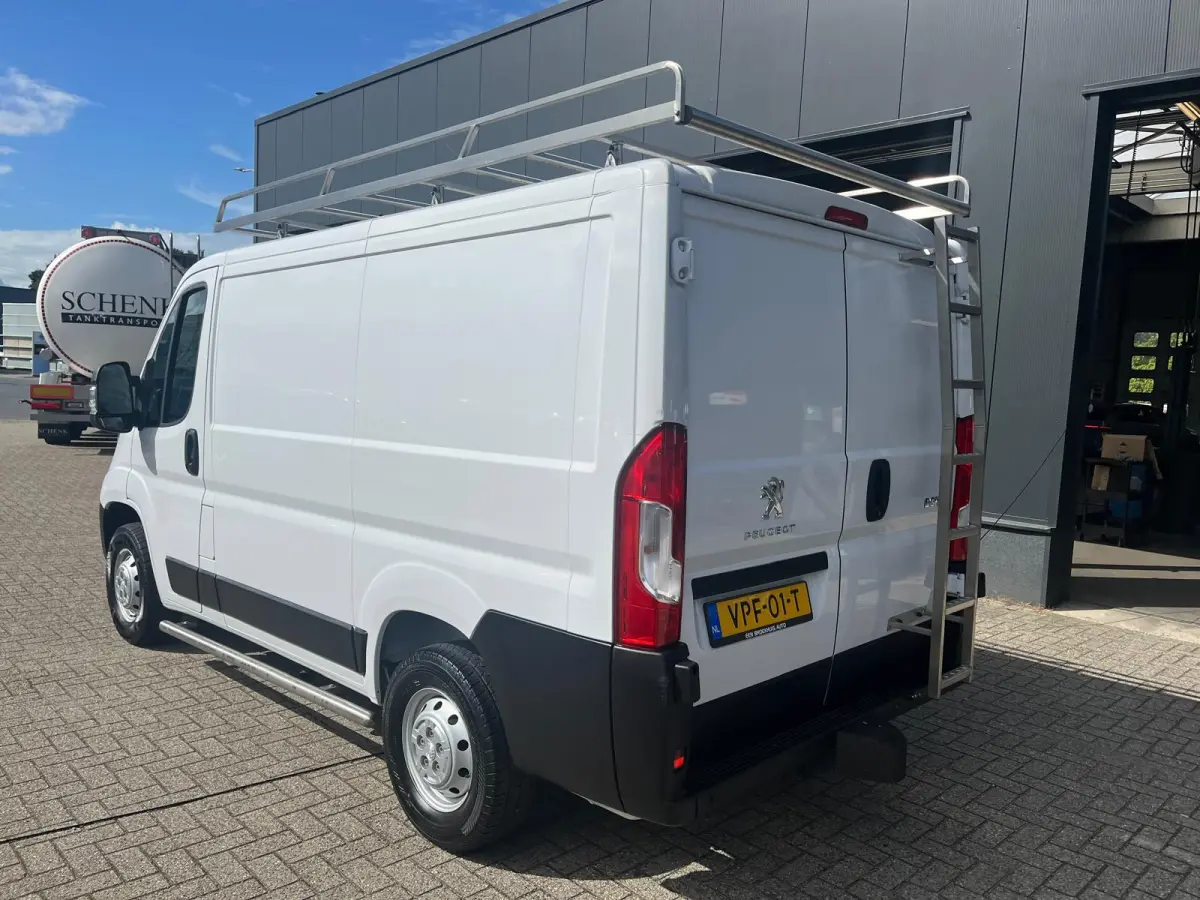 330 2.2 BlueHDi 120 L1H1 Premium | IMPERIAAL | TREKHAAK | | 2 zitplaatsen rechtsvoor | Airco | Alarm klasse 1(startblokkering)
