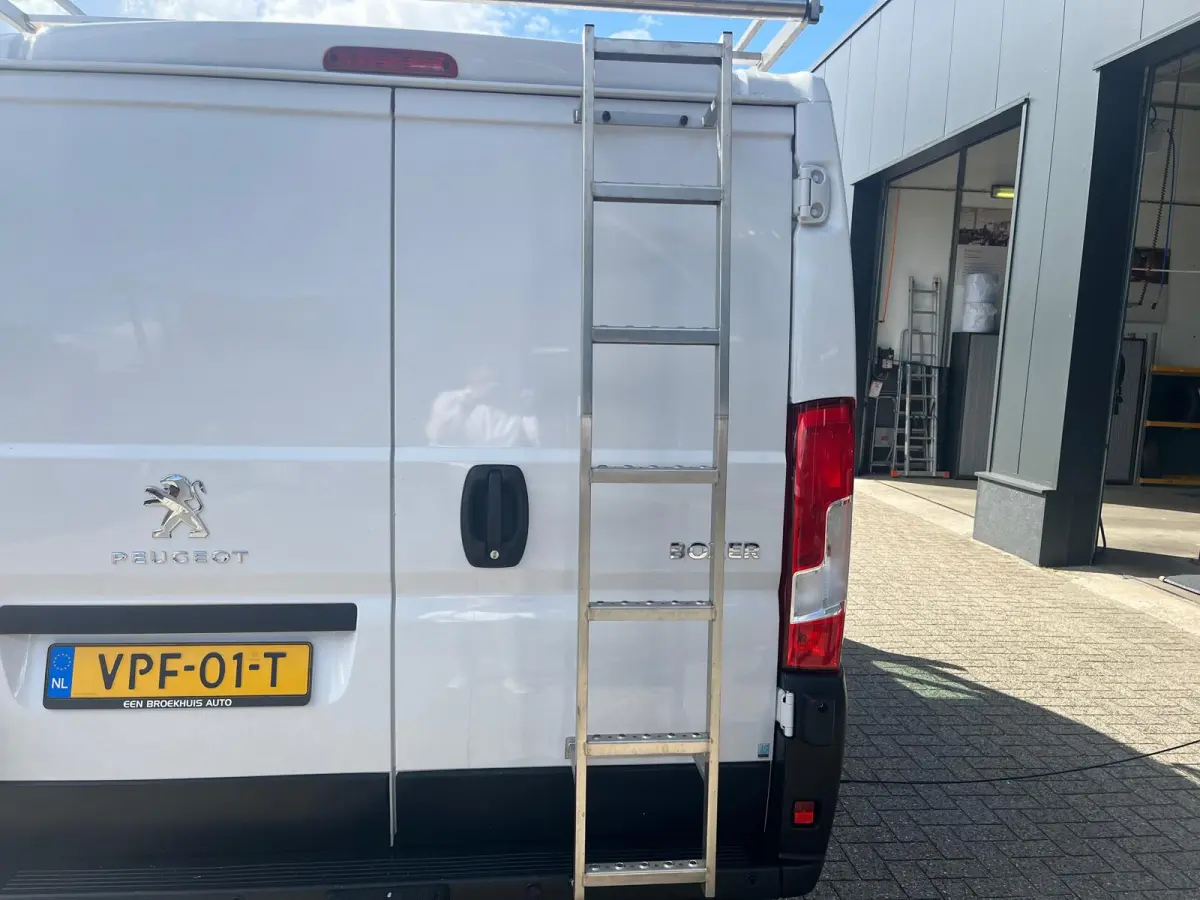 330 2.2 BlueHDi 120 L1H1 Premium | IMPERIAAL | TREKHAAK | | 2 zitplaatsen rechtsvoor | Airco | Alarm klasse 1(startblokkering)