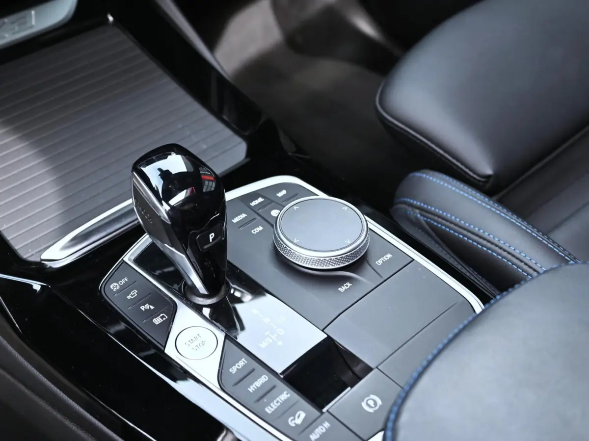 xDrive30e M-Sport Shadow Line | Pano | 360 | Laser Led | Vernasca Leder | Carplay / Android | Trekhaak | Stuurwielverwarming | Stoelverwarming | Keyless | Head-Up | Cruise | Digital Dash | S