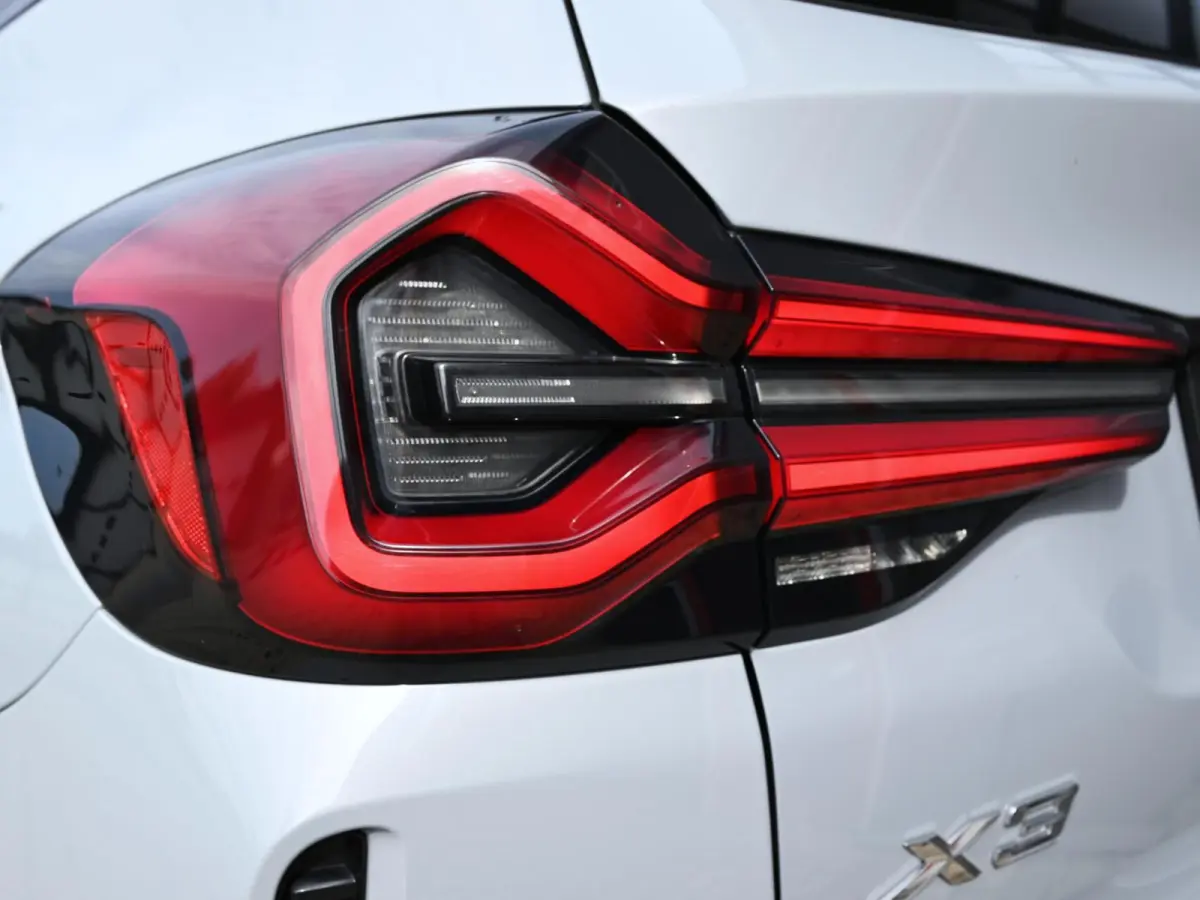 xDrive30e M-Sport Shadow Line | Pano | 360 | Laser Led | Vernasca Leder | Carplay / Android | Trekhaak | Stuurwielverwarming | Stoelverwarming | Keyless | Head-Up | Cruise | Digital Dash | S
