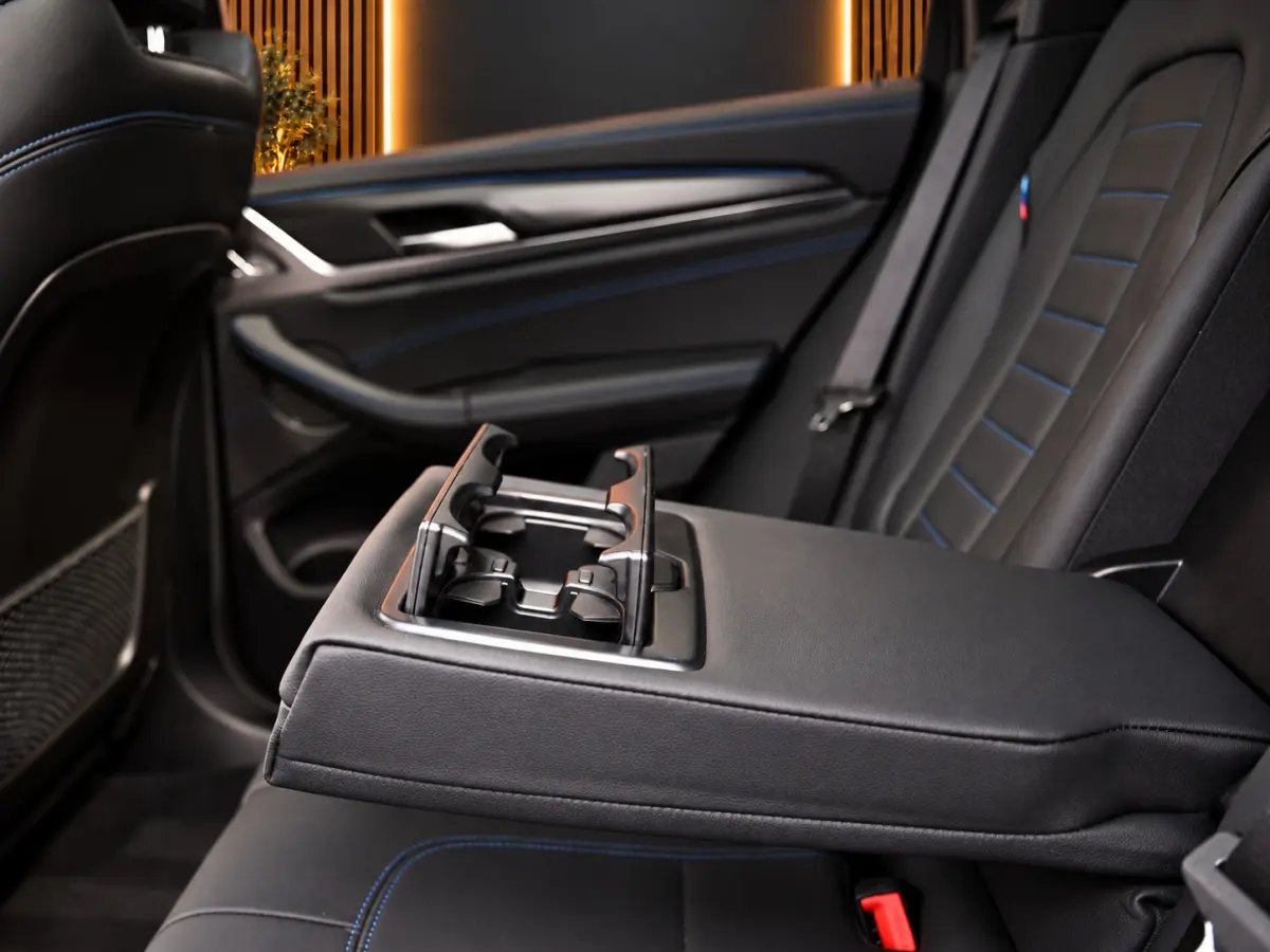xDrive30e M-Sport Shadow Line | Pano | 360 | Laser Led | Vernasca Leder | Carplay / Android | Trekhaak | Stuurwielverwarming | Stoelverwarming | Keyless | Head-Up | Cruise | Digital Dash | S