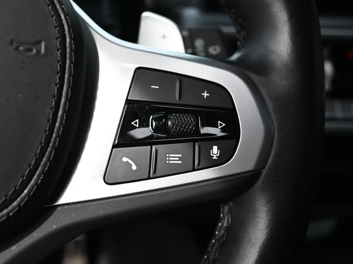 xDrive30e M-Sport Shadow Line | Pano | 360 | Laser Led | Vernasca Leder | Carplay / Android | Trekhaak | Stuurwielverwarming | Stoelverwarming | Keyless | Head-Up | Cruise | Digital Dash | S