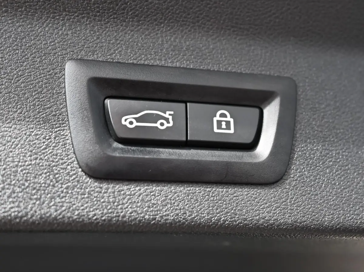 xDrive30e M-Sport Shadow Line | Pano | 360 | Laser Led | Vernasca Leder | Carplay / Android | Trekhaak | Stuurwielverwarming | Stoelverwarming | Keyless | Head-Up | Cruise | Digital Dash | S