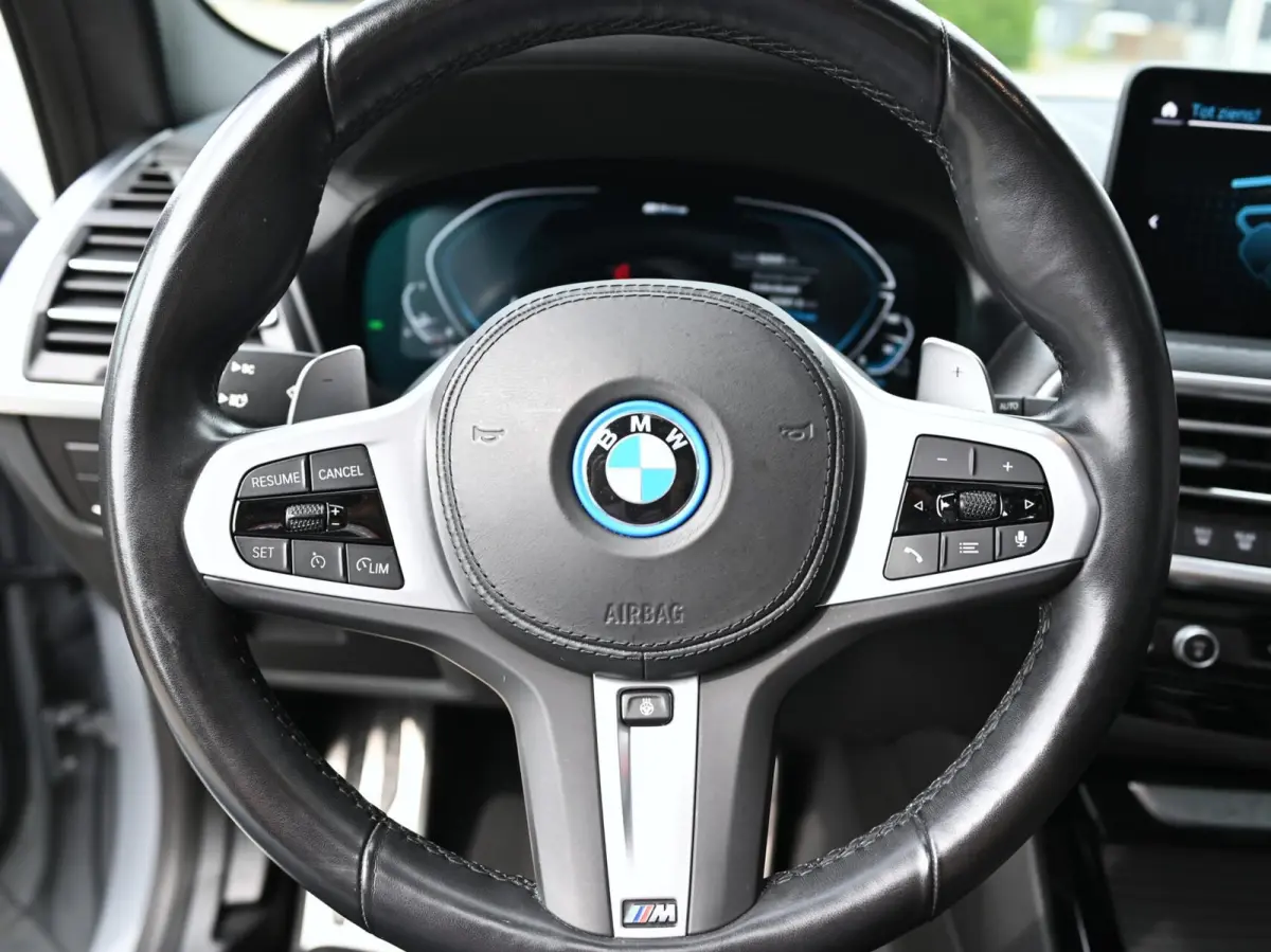 xDrive30e M-Sport Shadow Line | Pano | 360 | Laser Led | Vernasca Leder | Carplay / Android | Trekhaak | Stuurwielverwarming | Stoelverwarming | Keyless | Head-Up | Cruise | Digital Dash | S