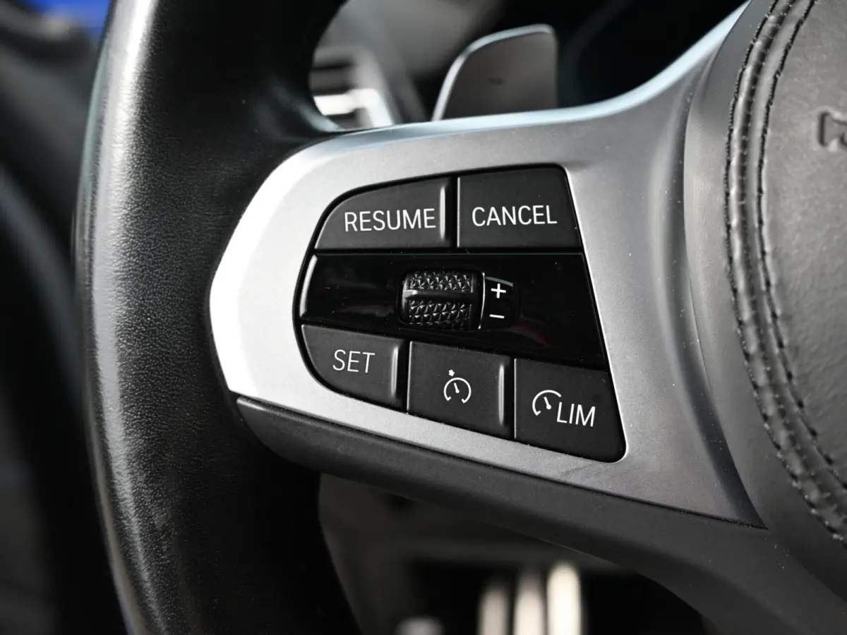 xDrive30e M-Sport Shadow Line | Pano | 360 | Laser Led | Vernasca Leder | Carplay / Android | Trekhaak | Stuurwielverwarming | Stoelverwarming | Keyless | Head-Up | Cruise | Digital Dash | S