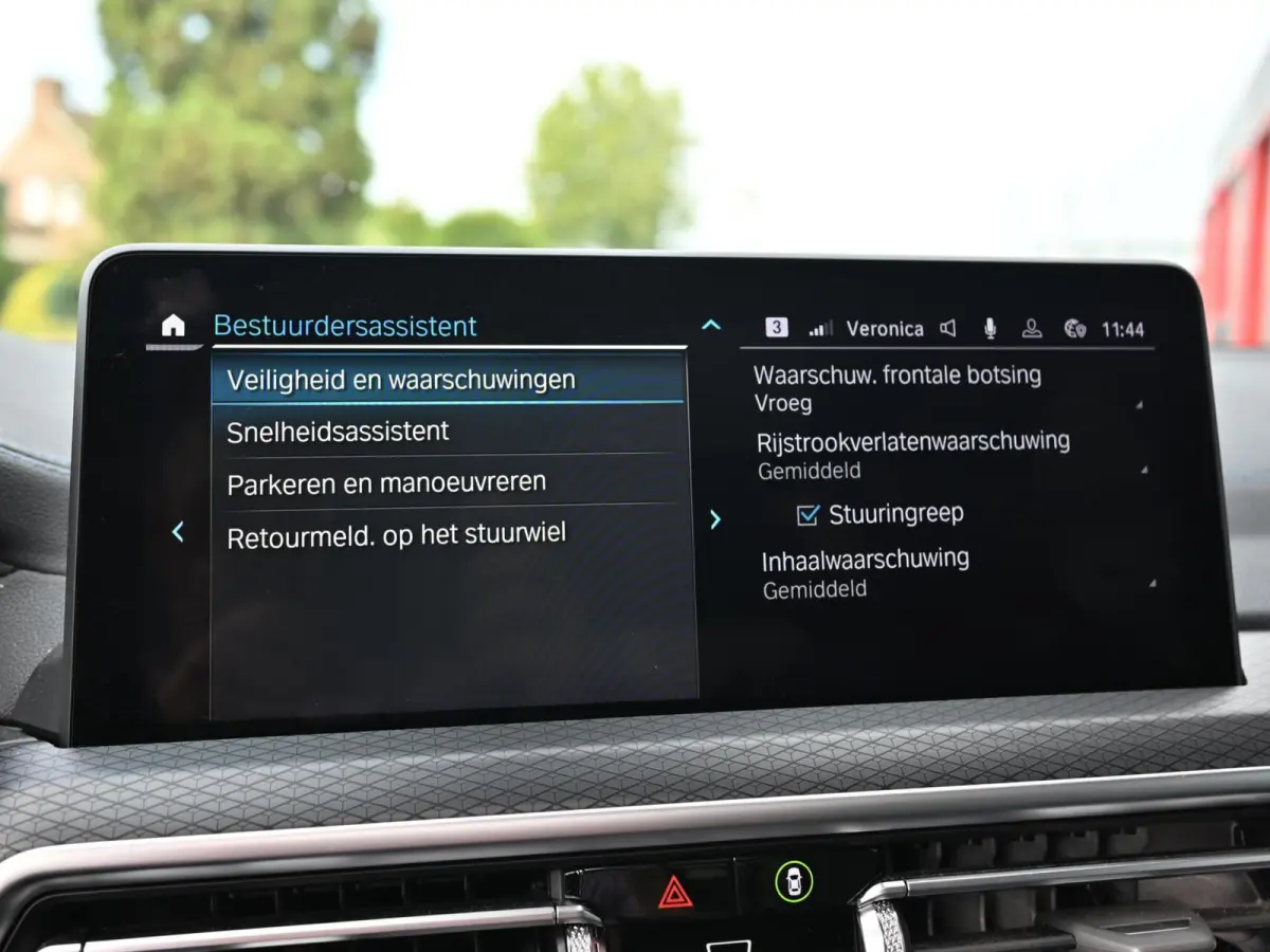 xDrive30e M-Sport Shadow Line | Pano | 360 | Laser Led | Vernasca Leder | Carplay / Android | Trekhaak | Stuurwielverwarming | Stoelverwarming | Keyless | Head-Up | Cruise | Digital Dash | S