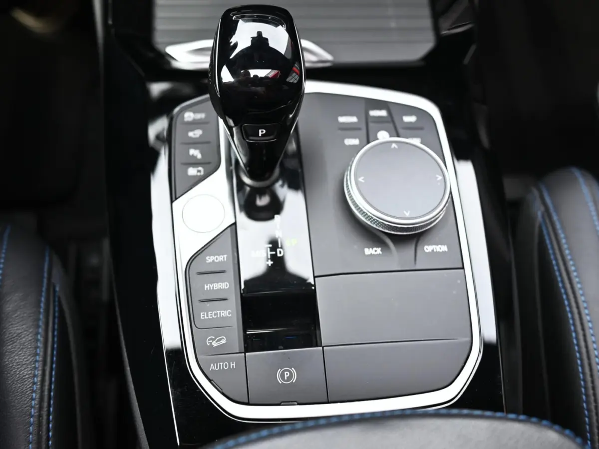 xDrive30e M-Sport Shadow Line | Pano | 360 | Laser Led | Vernasca Leder | Carplay / Android | Trekhaak | Stuurwielverwarming | Stoelverwarming | Keyless | Head-Up | Cruise | Digital Dash | S
