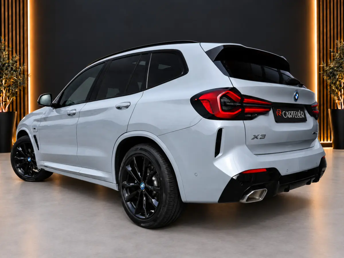 xDrive30e M-Sport Shadow Line | Pano | 360 | Laser Led | Vernasca Leder | Carplay / Android | Trekhaak | Stuurwielverwarming | Stoelverwarming | Keyless | Head-Up | Cruise | Digital Dash | S