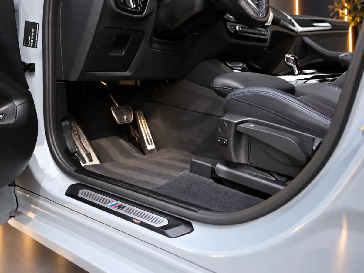xDrive30e M-Sport Shadow Line | Pano | 360 | Laser Led | Vernasca Leder | Carplay / Android | Trekhaak | Stuurwielverwarming | Stoelverwarming | Keyless | Head-Up | Cruise | Digital Dash | S