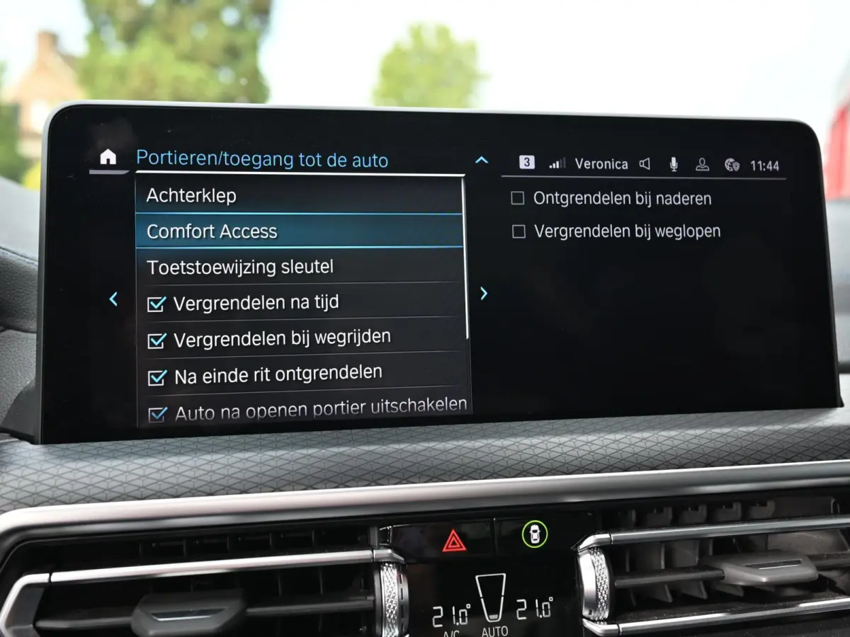 xDrive30e M-Sport Shadow Line | Pano | 360 | Laser Led | Vernasca Leder | Carplay / Android | Trekhaak | Stuurwielverwarming | Stoelverwarming | Keyless | Head-Up | Cruise | Digital Dash | S
