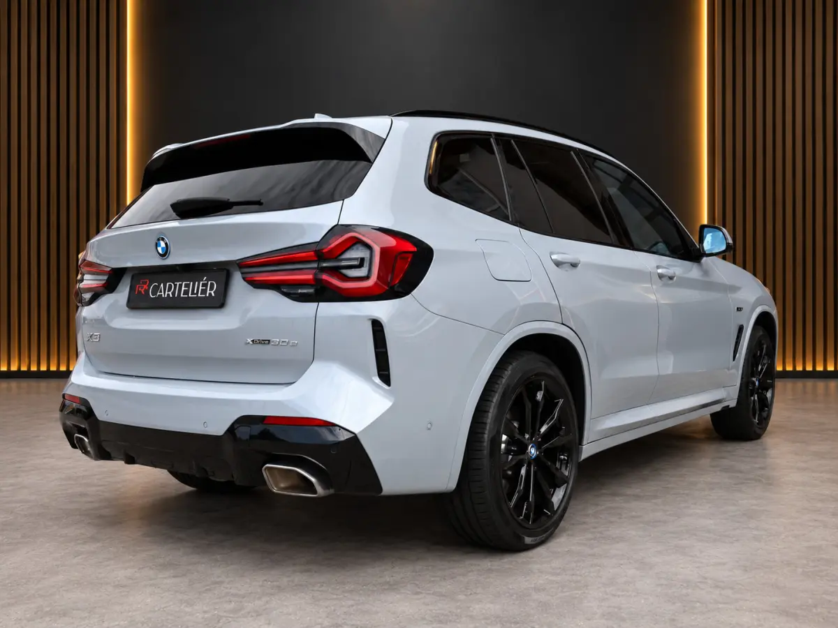 xDrive30e M-Sport Shadow Line | Pano | 360 | Laser Led | Vernasca Leder | Carplay / Android | Trekhaak | Stuurwielverwarming | Stoelverwarming | Keyless | Head-Up | Cruise | Digital Dash | S