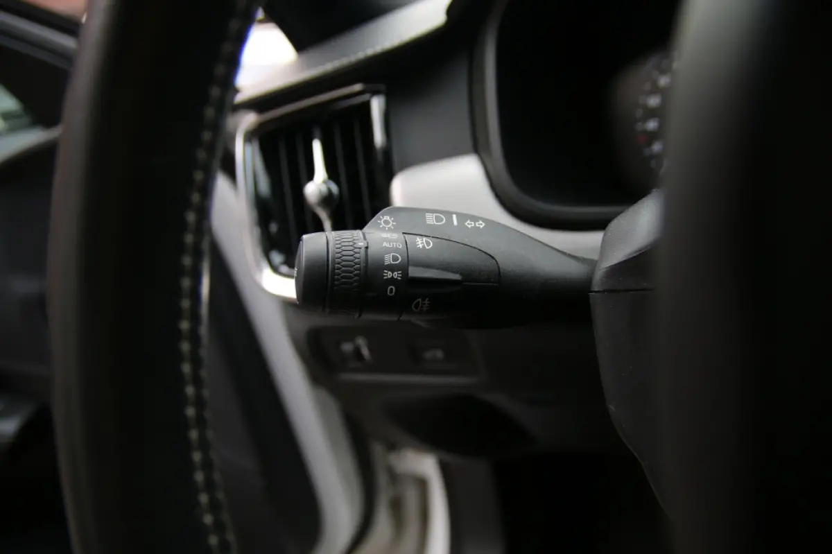2.0 T4 R Design | Pano | Trekhaak | Apple carplay | Pilot assist |