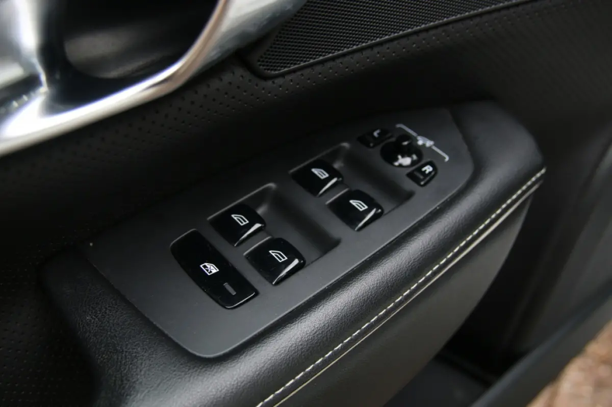 2.0 T4 R Design | Pano | Trekhaak | Apple carplay | Pilot assist |