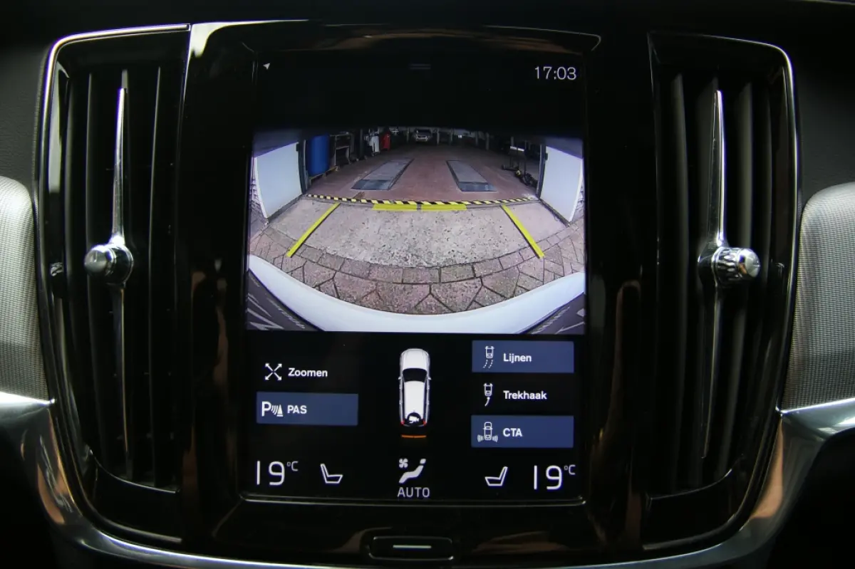 2.0 T4 R Design | Pano | Trekhaak | Apple carplay | Pilot assist |