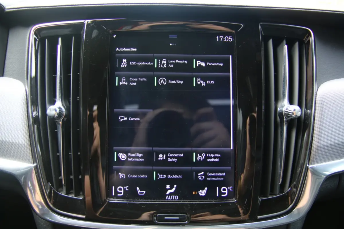 2.0 T4 R Design | Pano | Trekhaak | Apple carplay | Pilot assist |