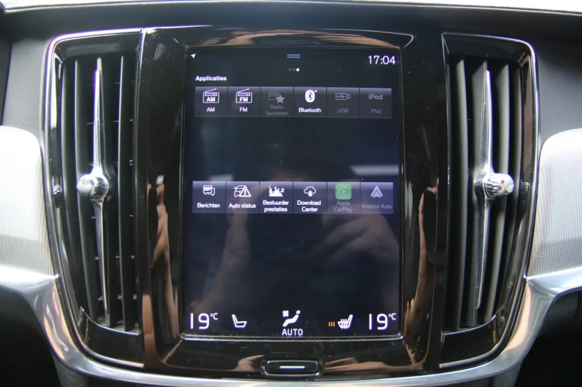 2.0 T4 R Design | Pano | Trekhaak | Apple carplay | Pilot assist |