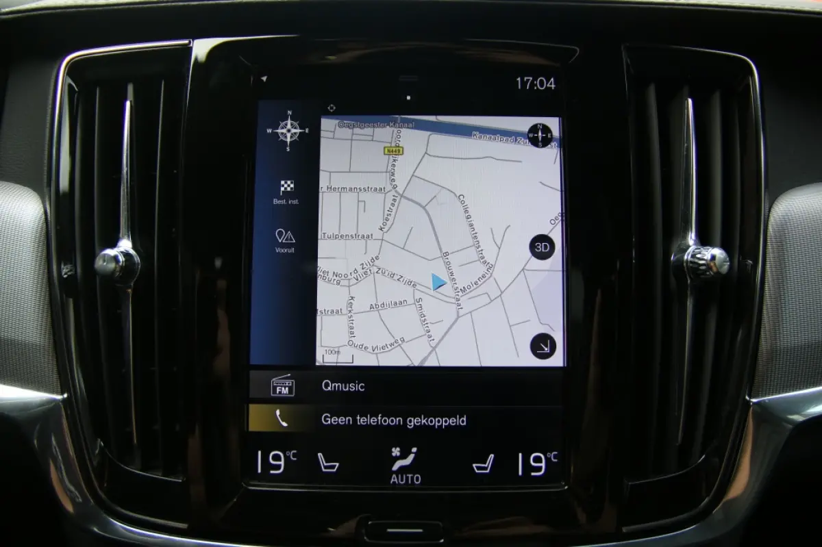 2.0 T4 R Design | Pano | Trekhaak | Apple carplay | Pilot assist |