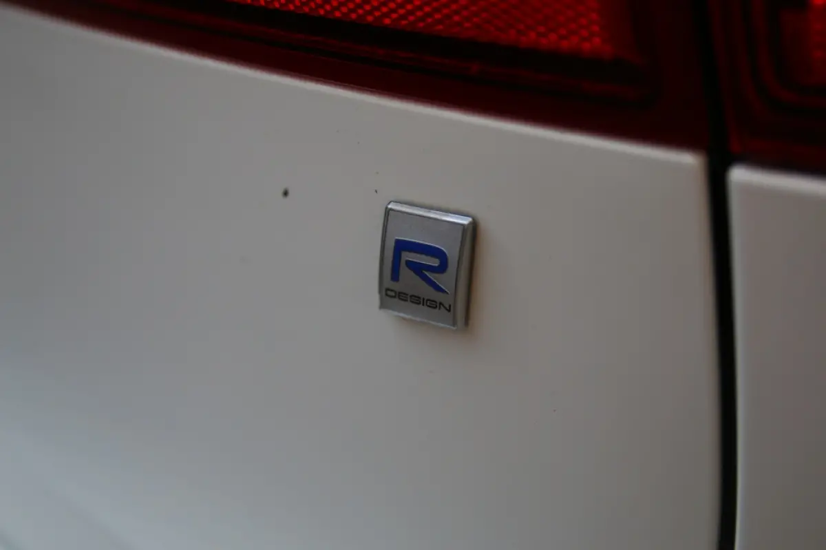 2.0 T4 R Design | Pano | Trekhaak | Apple carplay | Pilot assist |
