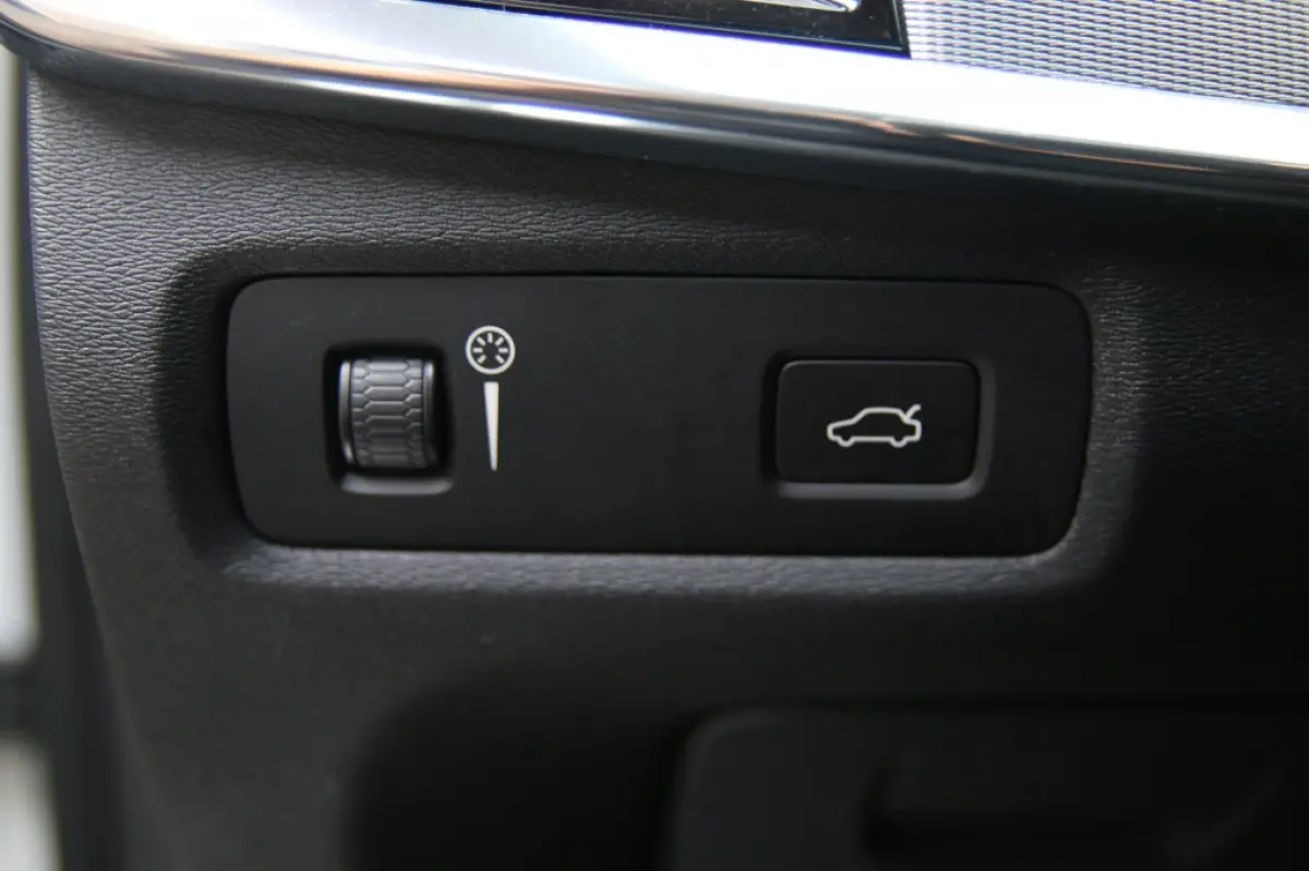2.0 T4 R Design | Pano | Trekhaak | Apple carplay | Pilot assist |
