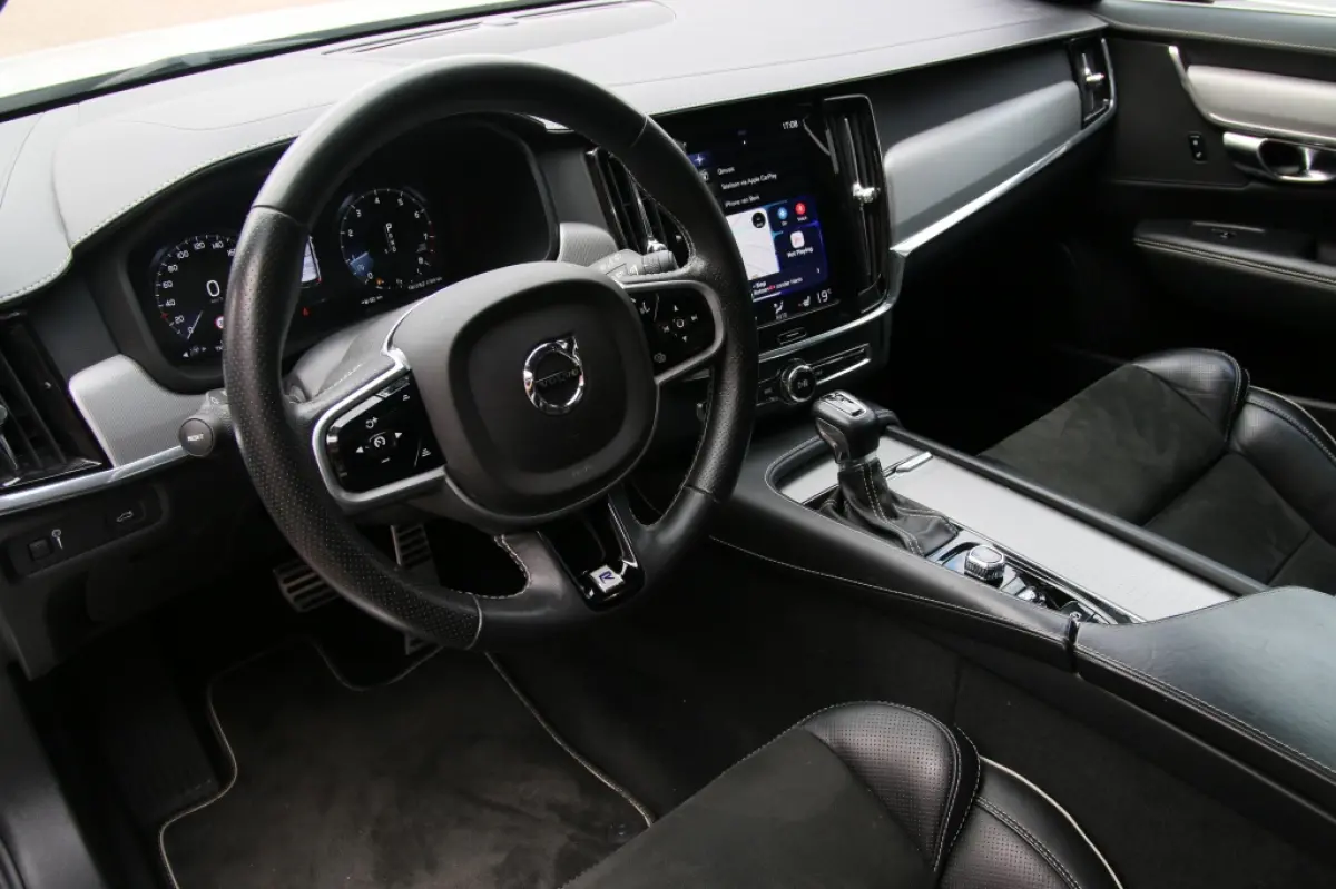 2.0 T4 R Design | Pano | Trekhaak | Apple carplay | Pilot assist |
