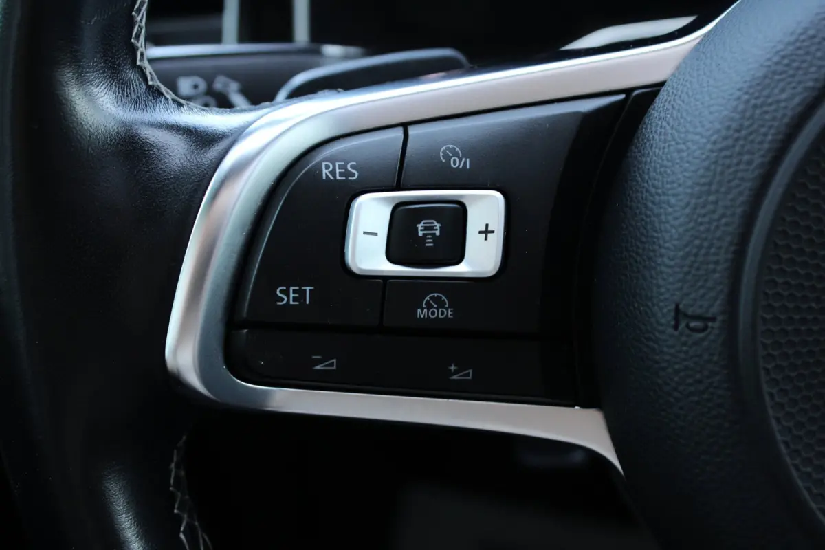 1.5 TSI HIGHLINE BUSINESS R | R LINE | KEYLESS | 17" | CAMERA | BEATS | LED | DODEHOEK | ACC | PANO | 1E EIG!