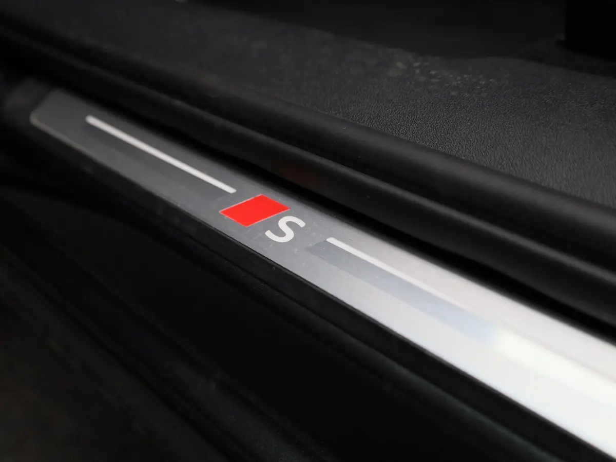 1.5 e-hybrid S edition 272 PK | S-line | Automaat | Panoramadak | SONOS Sound | Trekhaak | Head-up display | Lichtmetalen velgen |