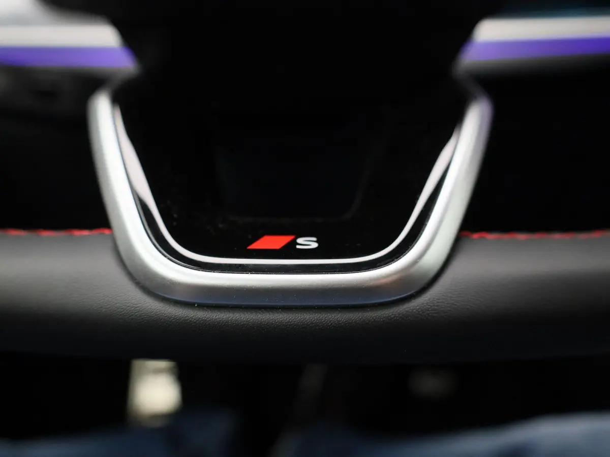 1.5 e-hybrid S edition 272 PK | S-line | Automaat | Panoramadak | SONOS Sound | Trekhaak | Head-up display | Lichtmetalen velgen |