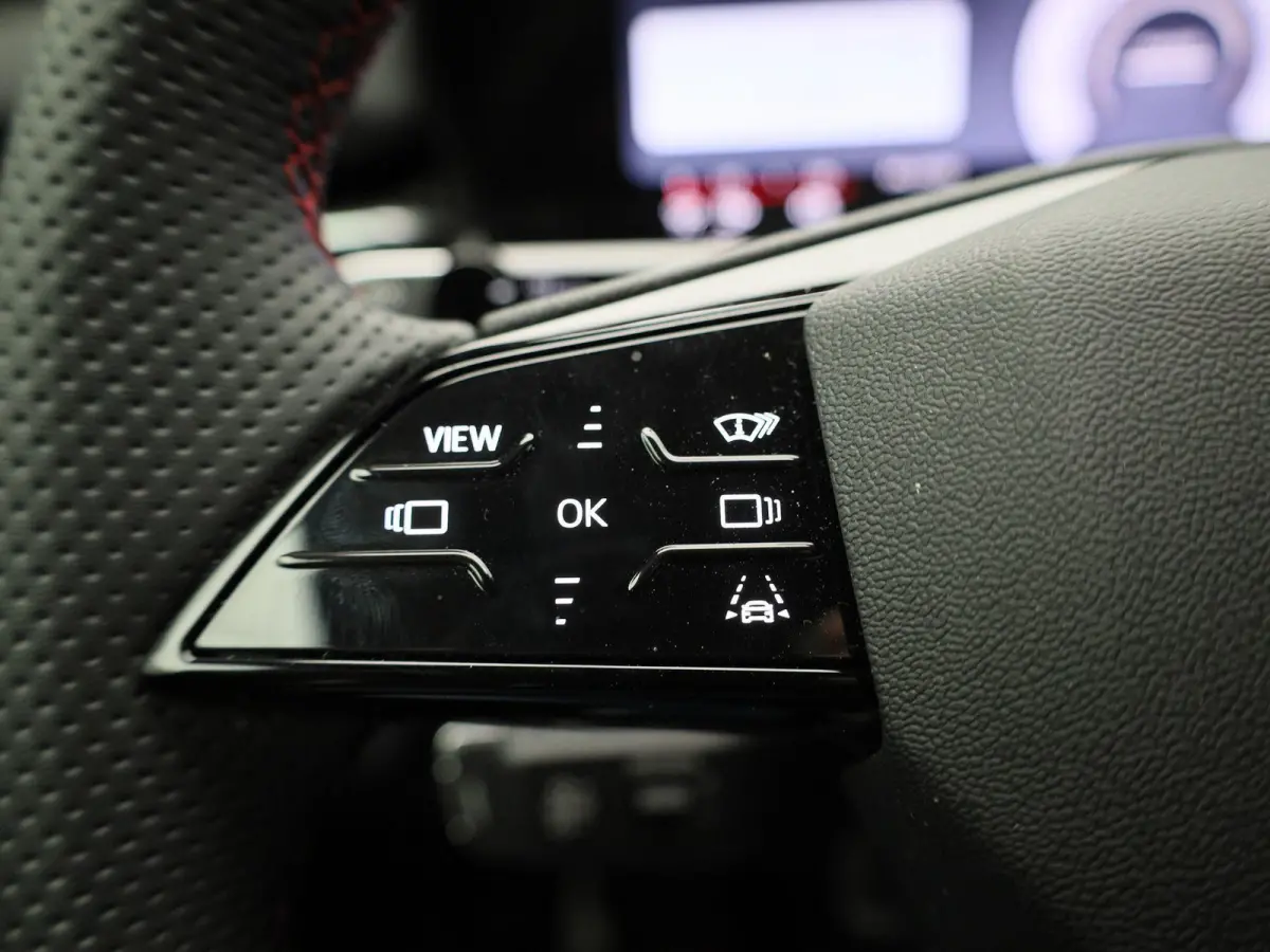 1.5 e-hybrid S edition 272 PK | S-line | Automaat | Panoramadak | SONOS Sound | Trekhaak | Head-up display | Lichtmetalen velgen |