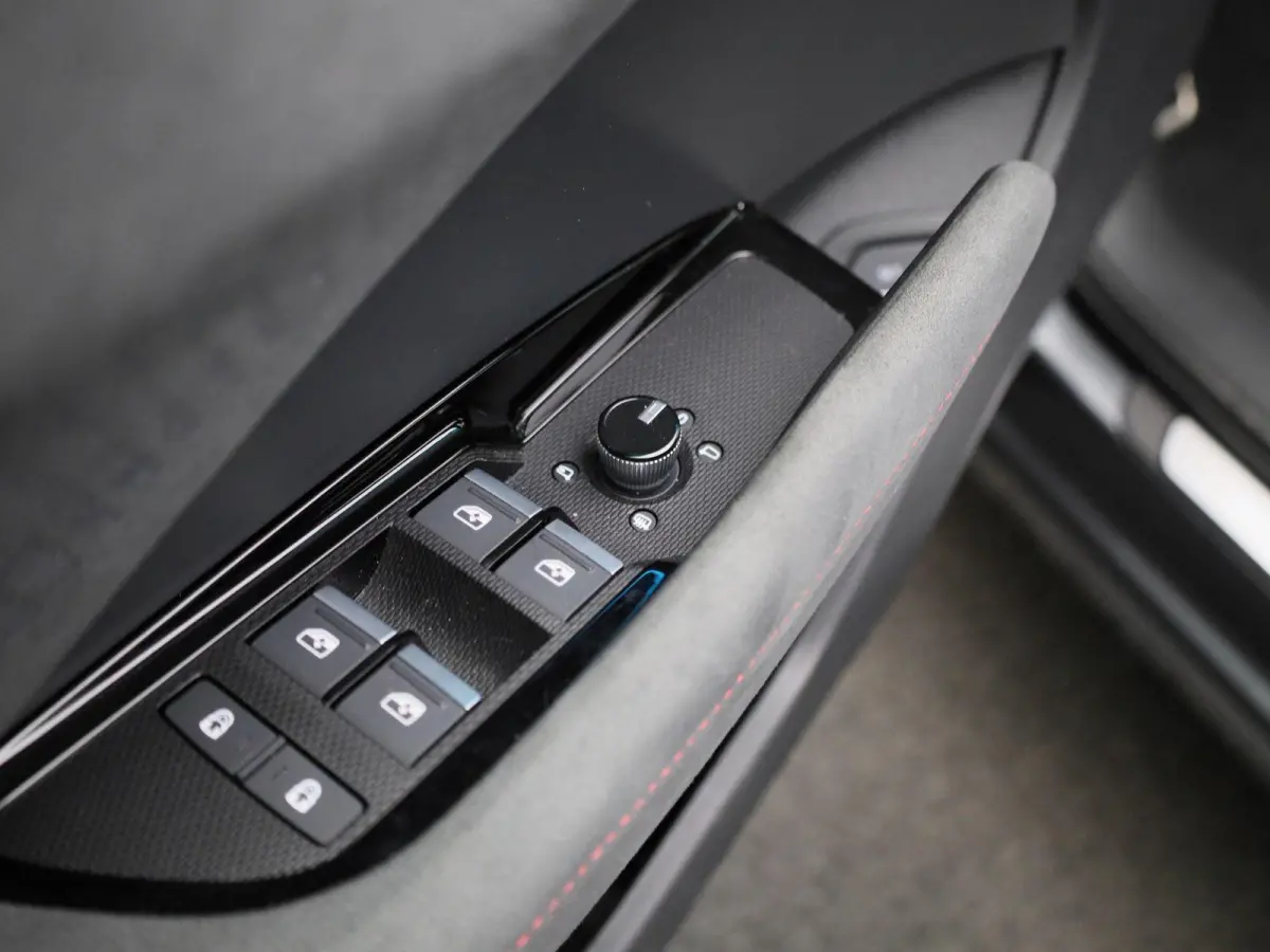 1.5 e-hybrid S edition 272 PK | S-line | Automaat | Panoramadak | SONOS Sound | Trekhaak | Head-up display | Lichtmetalen velgen |