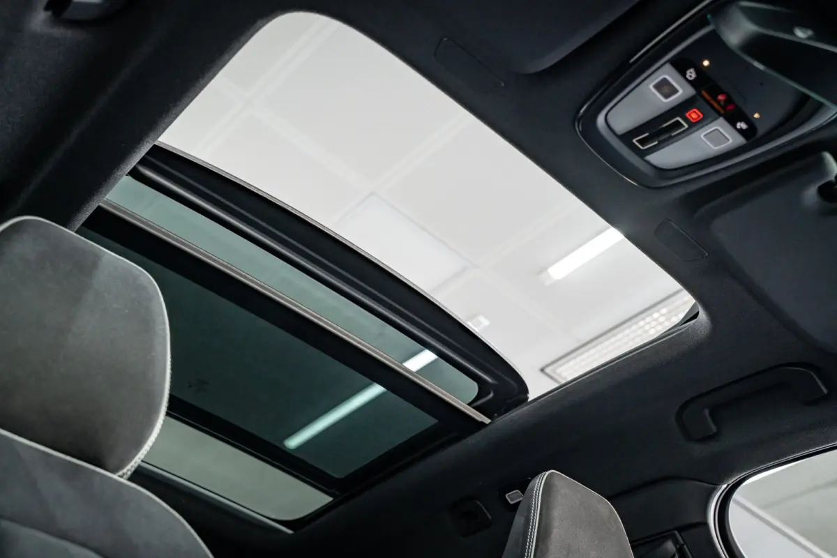 B4 200PK Plus Dark Trekhaak | Panoramadak | Nubuck |  Privacy glas | Verw. voorruit