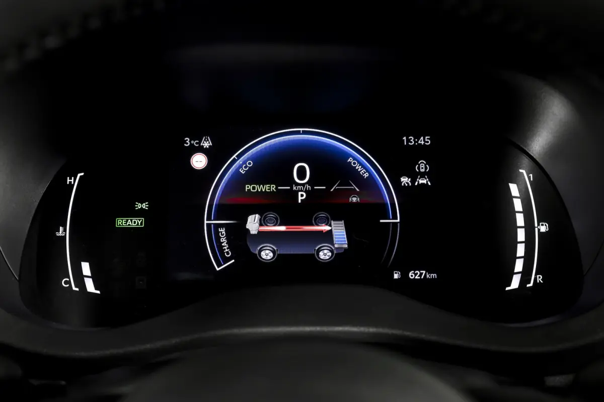 1.5 Hybrid 115 Dynamic | Dig.Cockpit | Adapt.Cruise | Stoel-+stuurverwarming | Camera | PDC | NAV+App.Connect | Auto.Airco | LM 17" | 5875