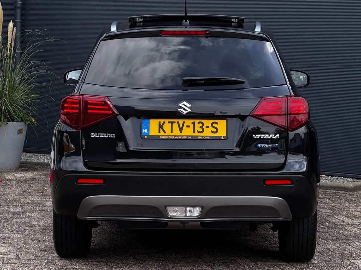 1.5 Hybrid Style | Panoramadak | Suzuki dealer onderhouden | Stoelverwarming | Camera |