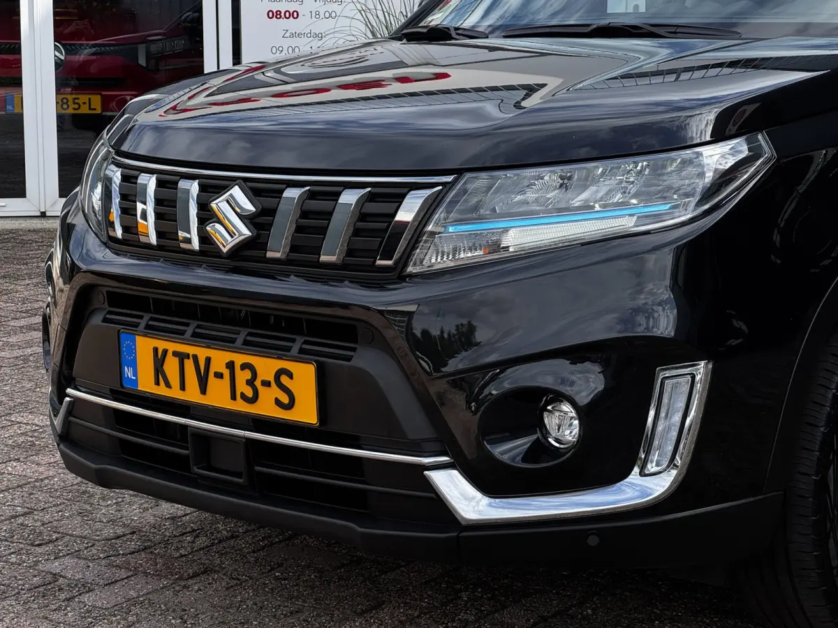 1.5 Hybrid Style | Panoramadak | Suzuki dealer onderhouden | Stoelverwarming | Camera |