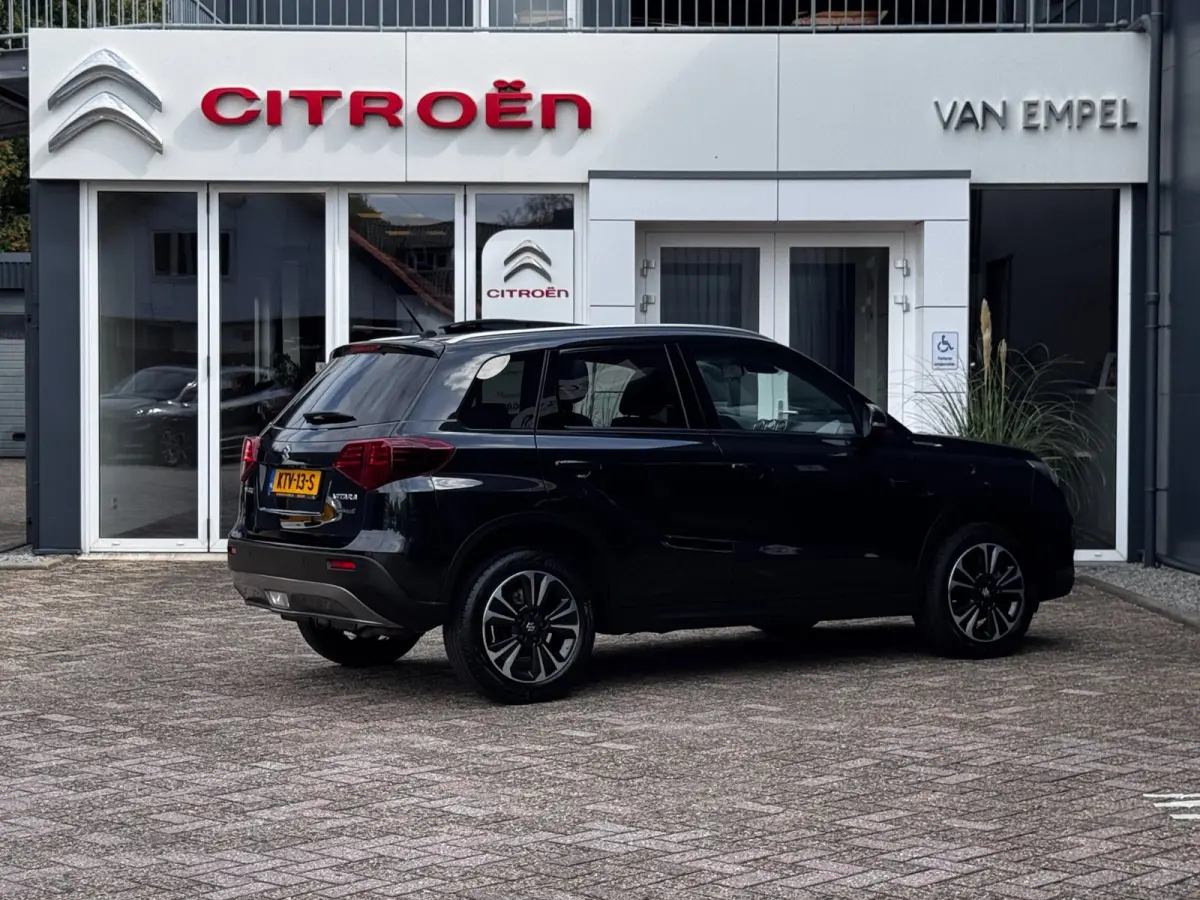 1.5 Hybrid Style | Panoramadak | Suzuki dealer onderhouden | Stoelverwarming | Camera |