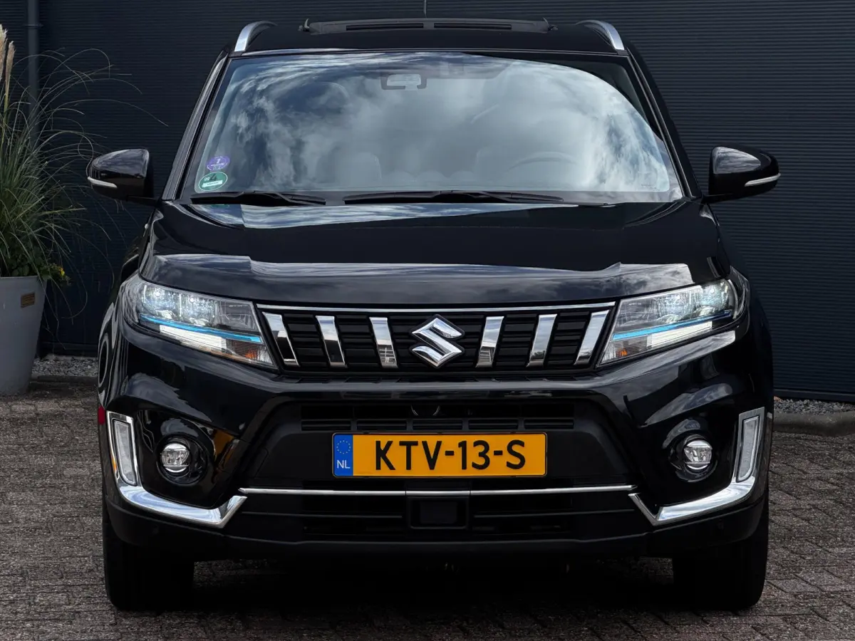1.5 Hybrid Style | Panoramadak | Suzuki dealer onderhouden | Stoelverwarming | Camera |