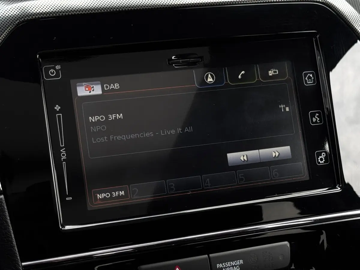 1.5 Hybrid Style | Panoramadak | Suzuki dealer onderhouden | Stoelverwarming | Camera |