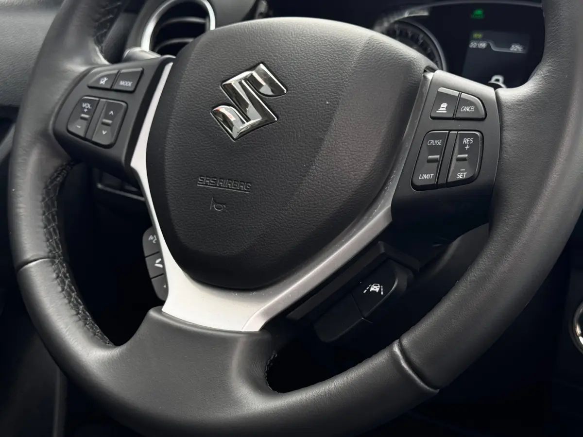 1.5 Hybrid Style | Panoramadak | Suzuki dealer onderhouden | Stoelverwarming | Camera |