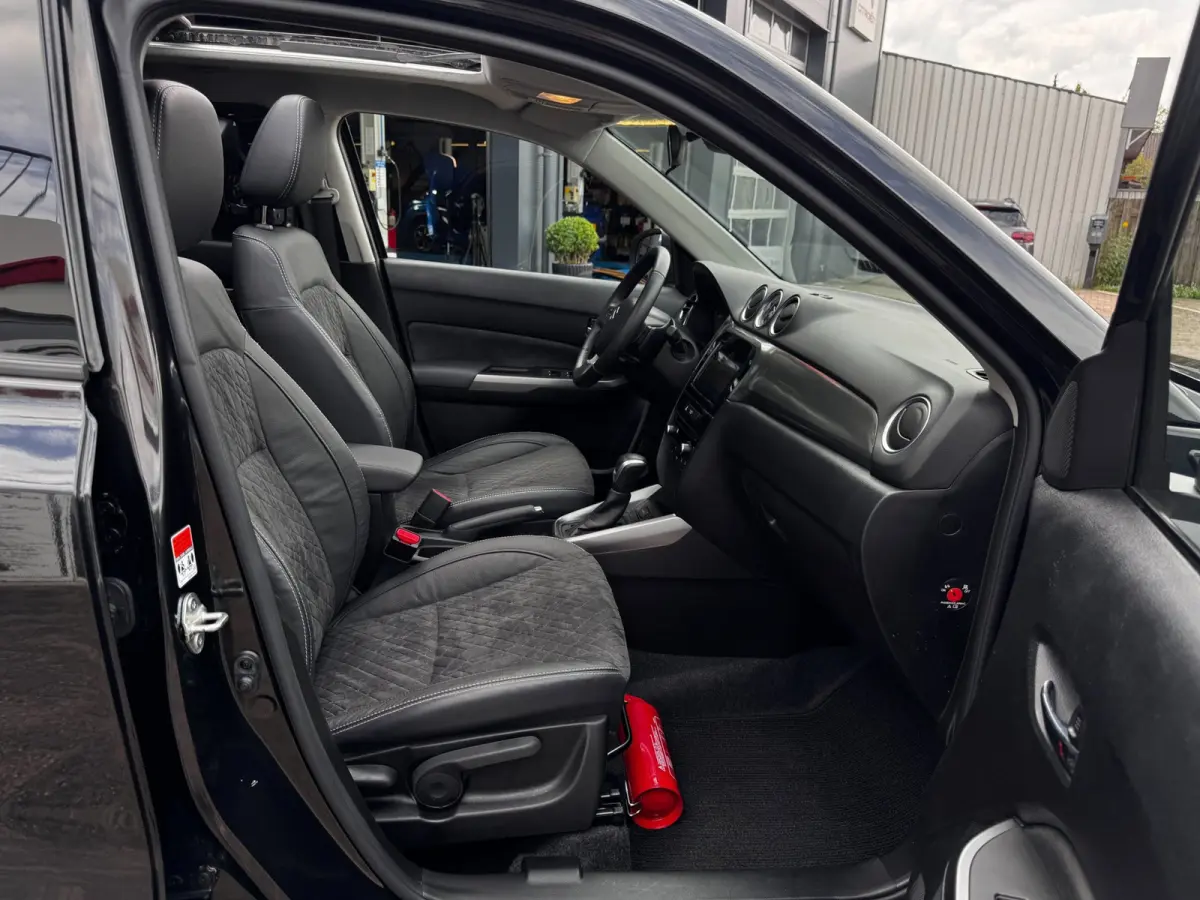 1.5 Hybrid Style | Panoramadak | Suzuki dealer onderhouden | Stoelverwarming | Camera |