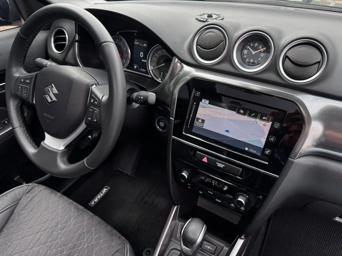 1.5 Hybrid Style | Panoramadak | Suzuki dealer onderhouden | Stoelverwarming | Camera |