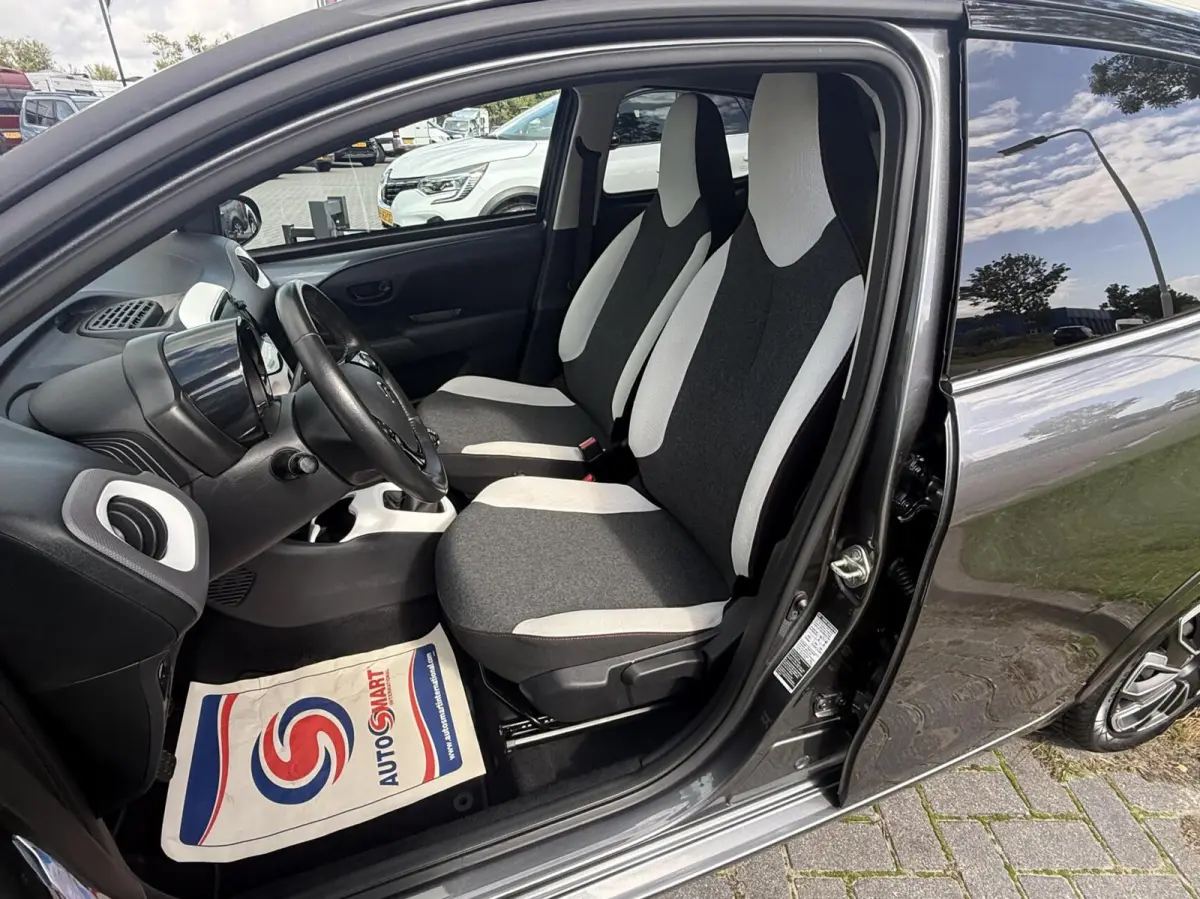 1.0 VTi Shine MILLENIUM AIRCO 5 DEURS PRIVACY GLASS