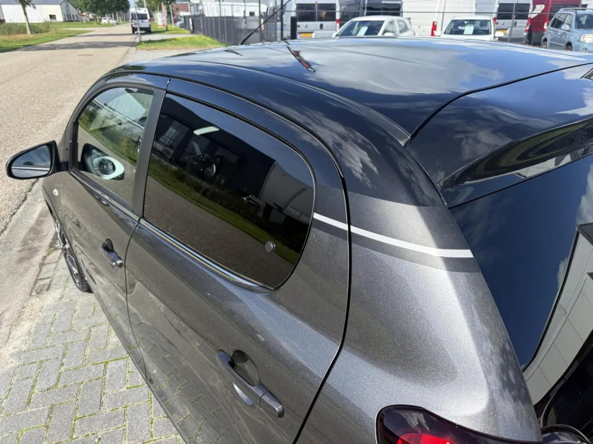 1.0 VTi Shine MILLENIUM AIRCO 5 DEURS PRIVACY GLASS
